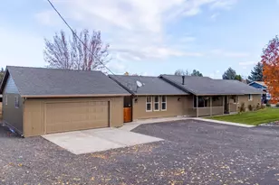 627 NW Martingale Rd, Prineville, OR 97754 - Photo 2