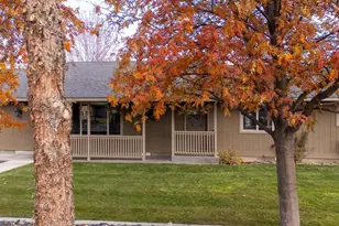 627 NW Martingale Rd, Prineville, OR 97754 - Photo 4