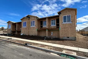 3954 SW 39th St, Redmond, OR 97756 - Photo 2