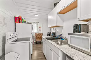 1048 W 13th St, Medford, OR 97501 - Photo 8