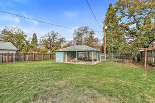 1048 W 13th St, Medford, OR 97501 - Photo 22