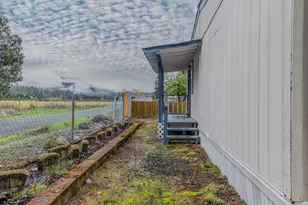 8951 E Evans Creek Rd, Rogue River, OR 97537 - Photo 16