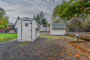 8951 E Evans Creek Rd, Rogue River, OR 97537 - Photo 18