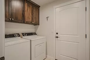 712 Nottingham Terrace, Eagle Point, OR 97524 - Photo 18