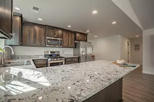 712 Nottingham Terrace, Eagle Point, OR 97524 - Photo 10