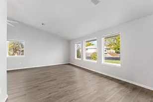 468 Merlee Cir, Eagle Point, OR 97524 - Photo 4