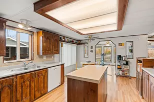 4729 S Pacific Hwy, Phoenix, OR 97535 - Photo 8