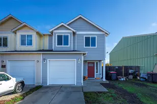 887 Silver Fox Dr, Central Point, OR 97502 - Photo 1