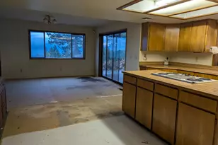 2501 Wagon Trail Dr, Jacksonville, OR 97530 - Photo 8