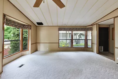 21 Brophy Way #UNIT 17, Shady Cove, OR 97539 - Photo 2