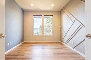 10323 Merlin Way, Klamath Falls, OR 97601 - Photo 12