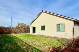 1627 S Columbus Ave, Medford, OR 97501 - Photo 4