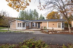 2285 Jasmine Ave, Medford, OR 97501 - Photo 2