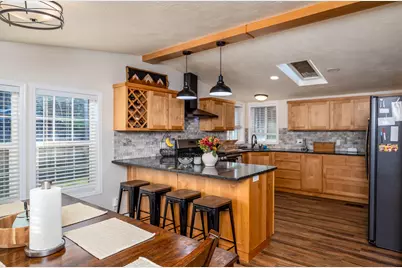 2285 Jasmine Avenue, Medford, OR 97501 - Photo 6