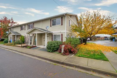 207 Madrone Street, Rogue River, OR 97537 - Photo 2