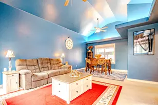 921 Pittview Ave, Central Point, OR 97502 - Photo 2