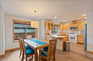 60808 SE Sawtooth Mountain Ln, Bend, OR 97702 - Photo 12