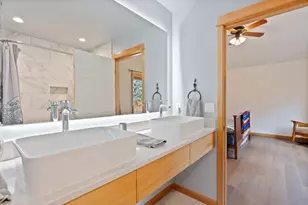 60808 SE Sawtooth Mountain Ln, Bend, OR 97702 - Photo 20