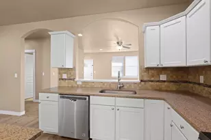 1467 S Spring St, Medford, OR 97504 - Photo 16