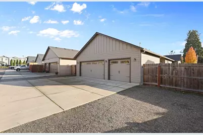 1467 S Spring Street, Medford, OR 97504 - Photo 30