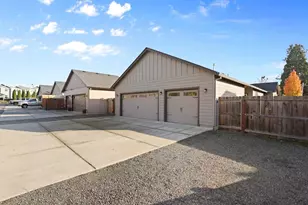 1467 S Spring St, Medford, OR 97504 - Photo 30