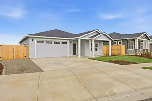 3735 Carlin Dr, Medford, OR 97504 - Photo 2