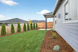 3735 Carlin Dr, Medford, OR 97504 - Photo 4