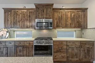 61132 SE Ambassador Dr, Bend, OR 97702 - Photo 14