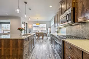 61132 SE Ambassador Dr, Bend, OR 97702 - Photo 12