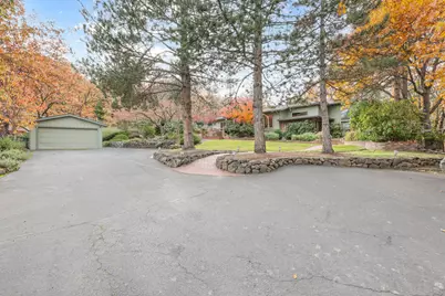 903 Pinecrest Terrace, Ashland, OR 97520 - Photo 2