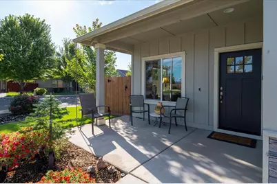 2920 NW Hemlock Lane, Redmond, OR 97756 - Photo 4