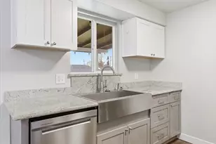 533 Pearl St, Medford, OR 97504 - Photo 10