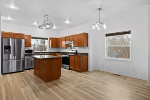 411 Berrydale Ave, Medford, OR 97501 - Photo 8