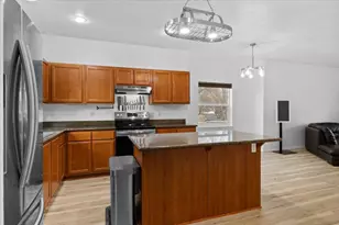 411 Berrydale Ave, Medford, OR 97501 - Photo 12