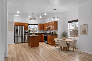 411 Berrydale Ave, Medford, OR 97501 - Photo 6