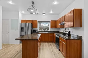 411 Berrydale Ave, Medford, OR 97501 - Photo 10