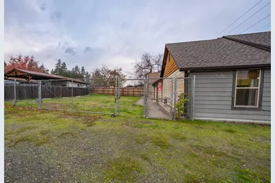 501 N Main Street, Phoenix, OR 97535 - Photo 36