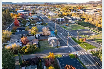 501 N Main Street, Phoenix, OR 97535 - Photo 40