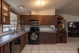 1201 SW 28th St, Redmond, OR 97756 - Photo 8