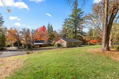 2241 Dellwood Avenue, Medford, OR 97504 - Photo 36