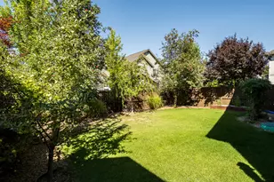 21352 NE Evelyn Pl, Bend, OR 97701 - Photo 30