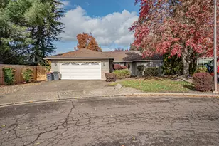 3037 Jenero Ct, Medford, OR 97504 - Photo 2