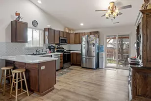 2607 NE 5th St, Redmond, OR 97756 - Photo 6