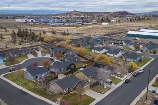 2607 NE 5th St, Redmond, OR 97756 - Photo 22