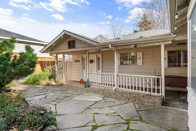 560 Woodberry Lane, Jacksonville, OR 97530 - Photo 4