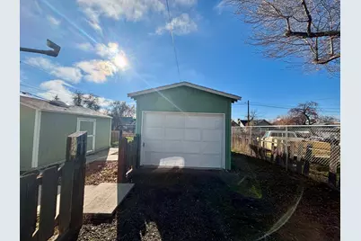 2546 Applegate Avenue, Klamath Falls, OR 97601 - Photo 14