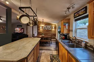 198 Flamingo Dr, Eagle Point, OR 97524 - Photo 8