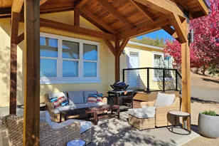 198 Flamingo Dr, Eagle Point, OR 97524 - Photo 4