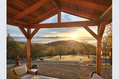 198 Flamingo Drive, Eagle Point, OR 97524 - Photo 2