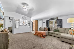 20400 Hwy 62, Shady Cove, OR 97539 - Photo 4